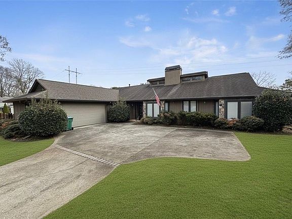 3rd image of 4694 Fairway Rd