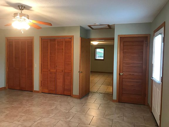3rd image of 146 Goggin Ln