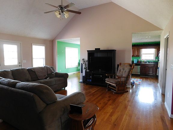 3rd image of 171 Bruce Dr