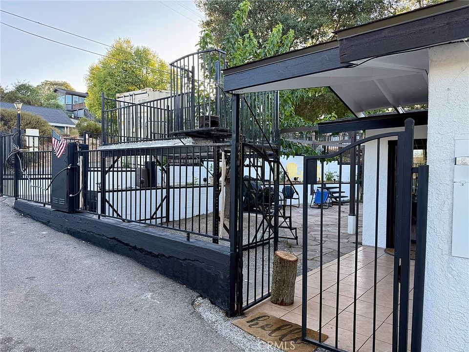 2nd image of 4633 Estrada Ave