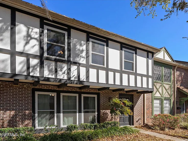 8140 Sutton Pl E — Photo 24