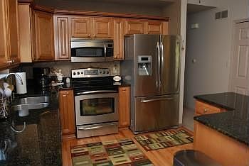 3rd image of 9346 Holiday Ct