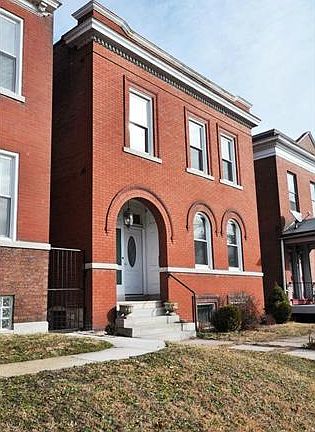 2nd image of 3421 Alberta St