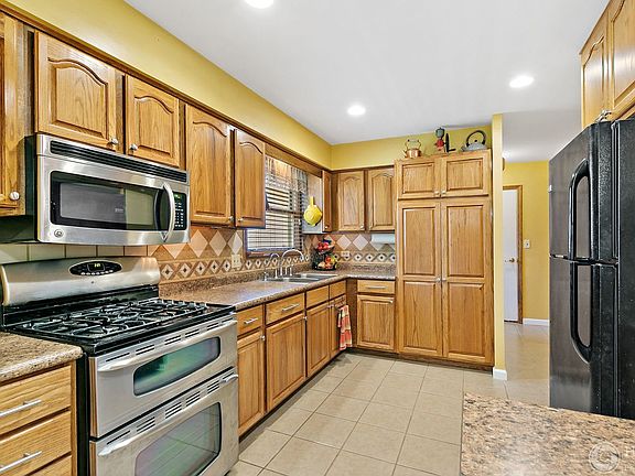 2nd image of 25517 W Arcade Dr N