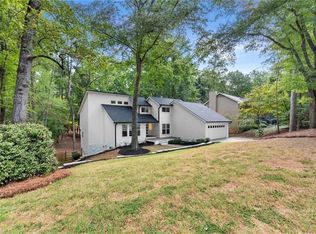 3040 Roxburgh Dr, Roswell, GA 30076