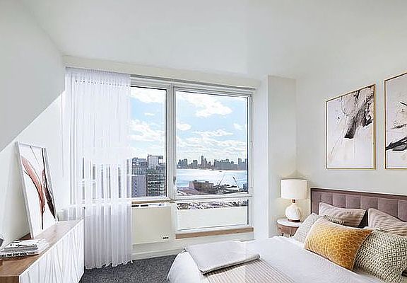 4th image of 450 W 17th St APT 906