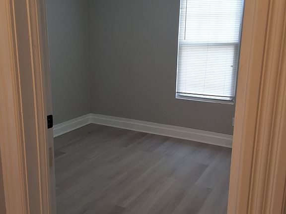5th image of 207 Downs St