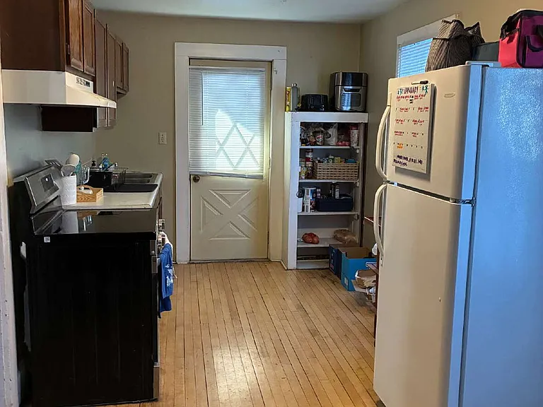 704 Niagara St — Photo 13
