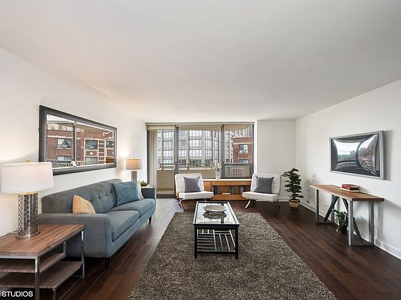 2nd image of 3930 N Pine Grove Ave APT 815
