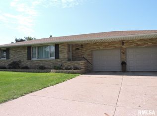 2434 Cherry Ln, Pekin, IL 61554