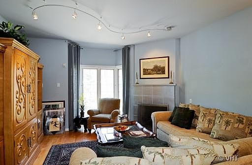 2nd image of 851 W Gunnison St #A