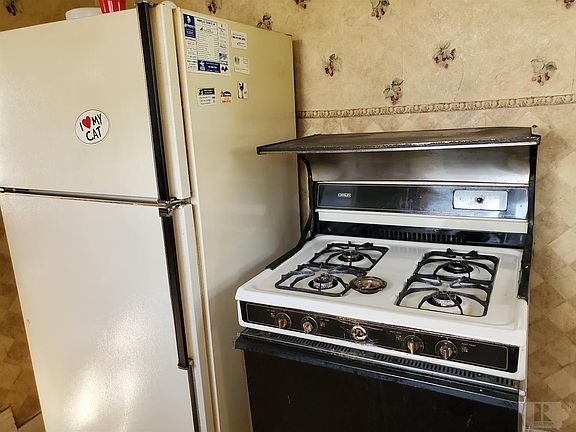 4th image of 138 Fairview Ave