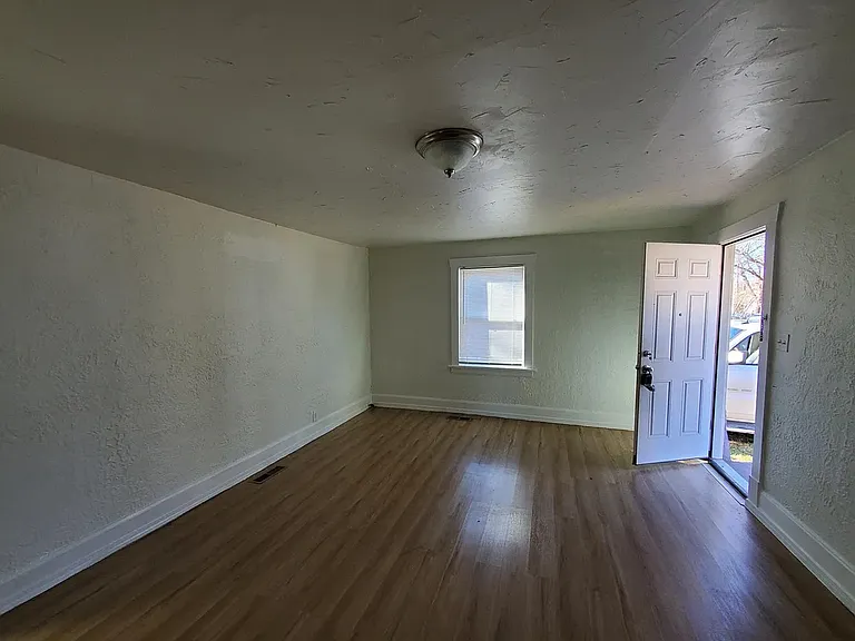 1948 E Monroe Ter — Photo 11