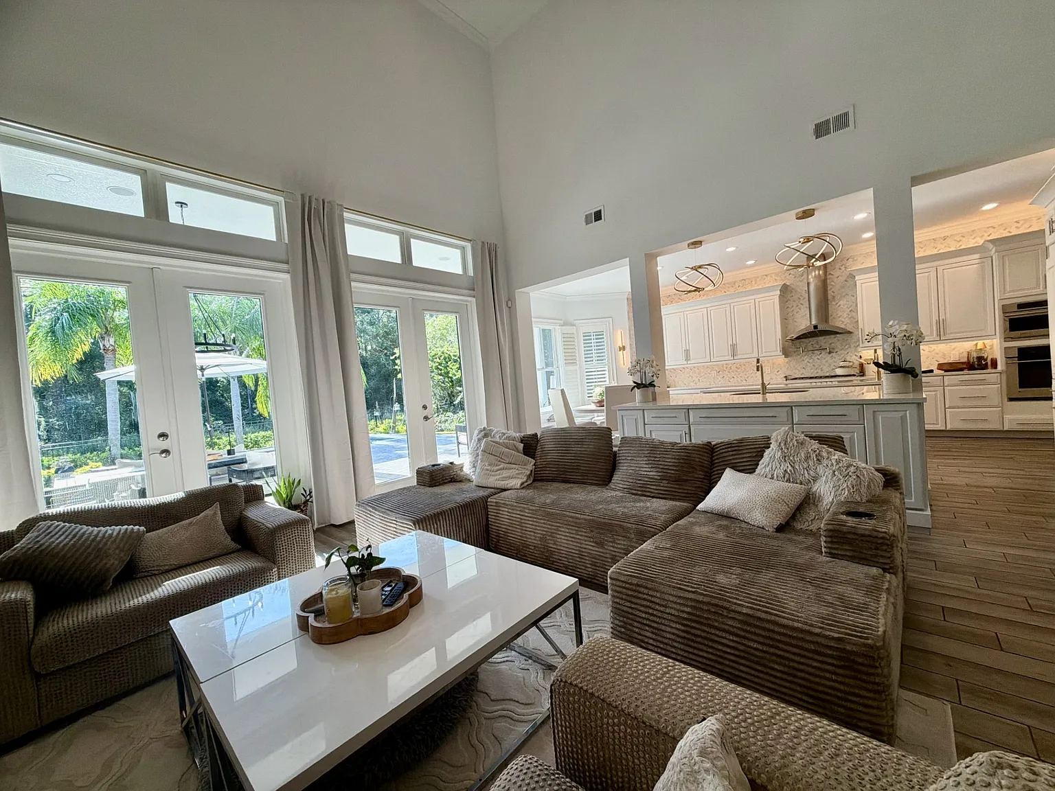 6 bed, 4687 sqft, $7,500 — Photo 4