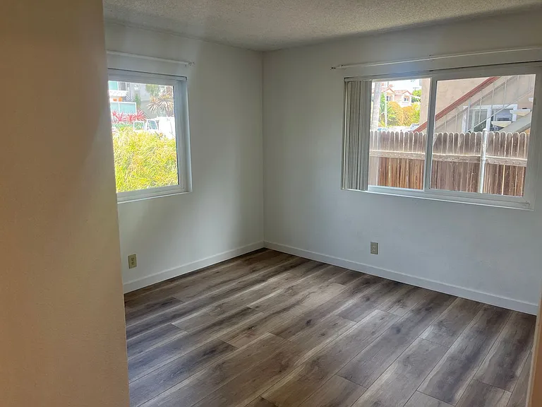 2228 Manchester Ave — Photo 9