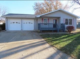 530 S 5th St, Akron, IA 51001