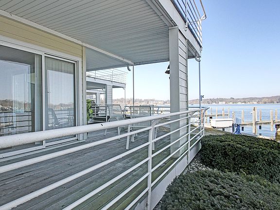 5th image of 987 Lake St #1