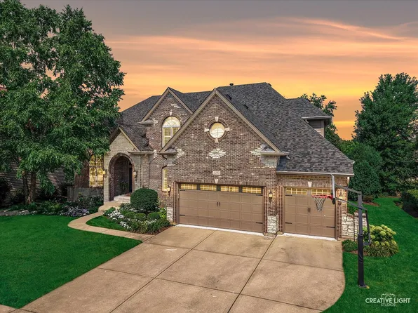 539 Eagle Brook Ln, Naperville, IL 60565