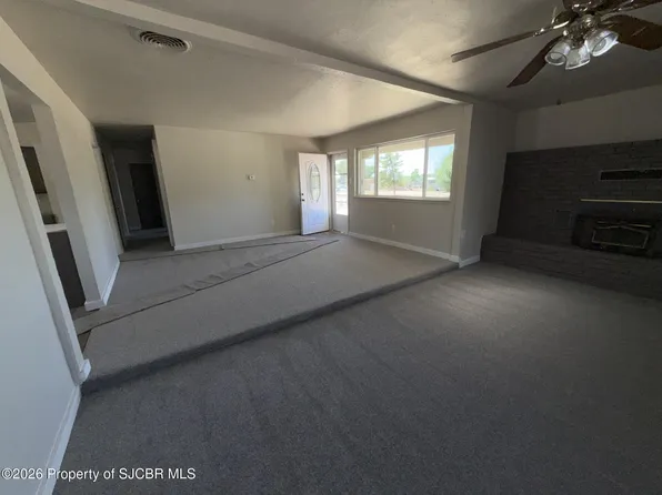 3806 Sierra Vista Dr, Farmington, NM 87402