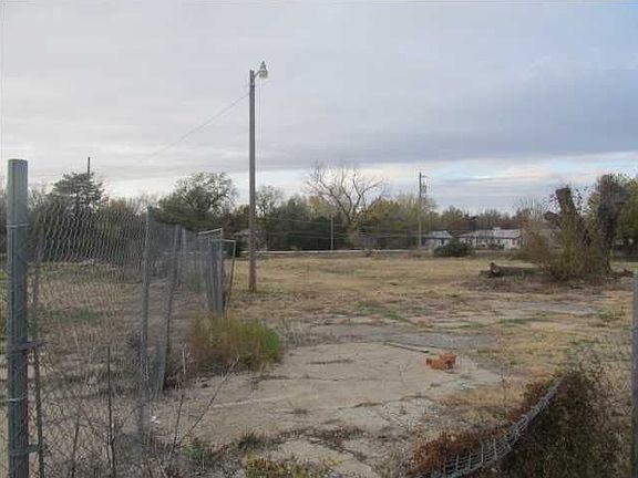 3rd image of 3904 Vesta Dr