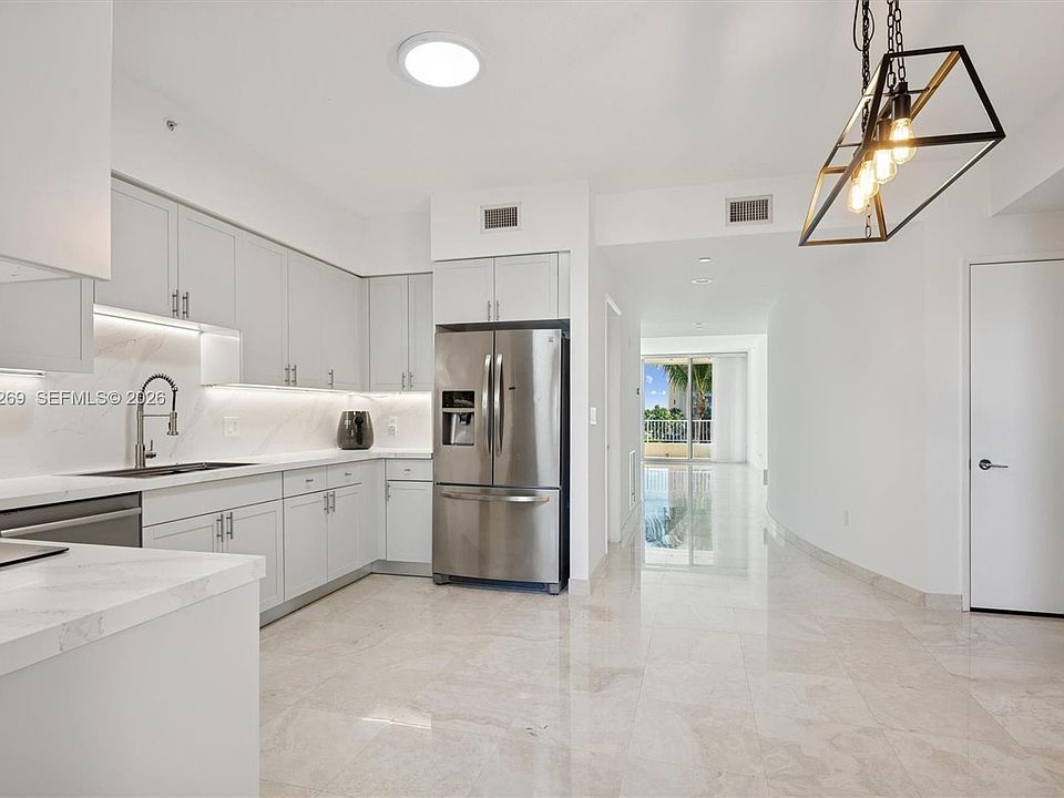 1st image of 717 Crandon Blvd APT 507