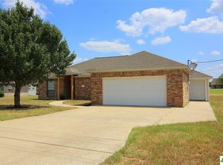 7 Golfview Dr, Hilltop Lakes, TX 77871