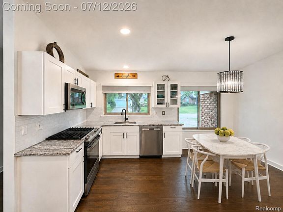3rd image of 2033 Avonstoke Rd