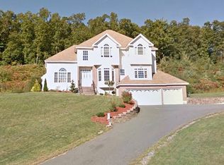 8 Nirvana Dr, Salem, NH 03079