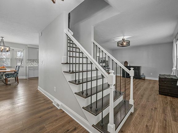 4th image of 1936 Chimney Hill Ct