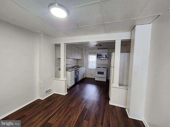 4th image of 2409 Christian St