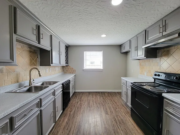 3416 Europa St — Photo 7