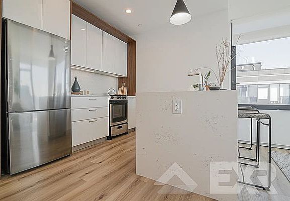 3rd image of 228 E 135th St #302