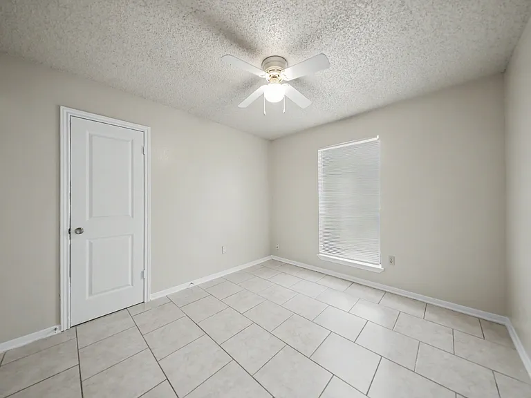 1709 Moonlight Dr — Photo 12