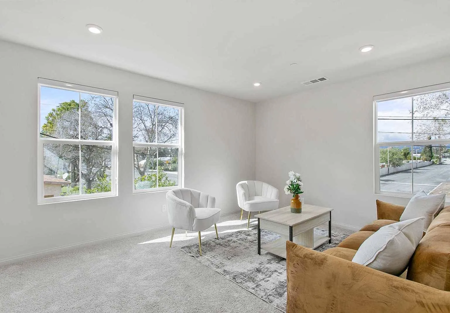 4 bed, 2034 sqft, $6,300 — Photo 3
