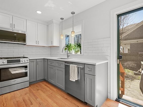 2nd image of 13-15 Everett St #5