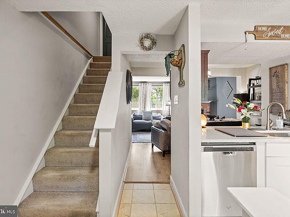 4th image of 5365 Harbor Court Dr