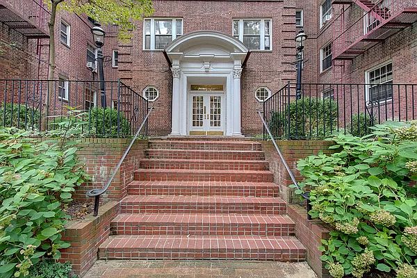 1st image of 117-01 Park Ln S APT D4l