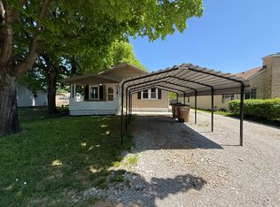 1527 Ravenswood Dr, Columbus, IN 47201