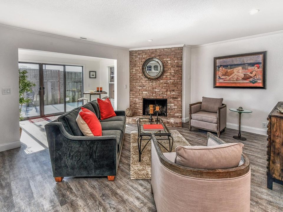 1st image of 695 Harbor Cove Ln