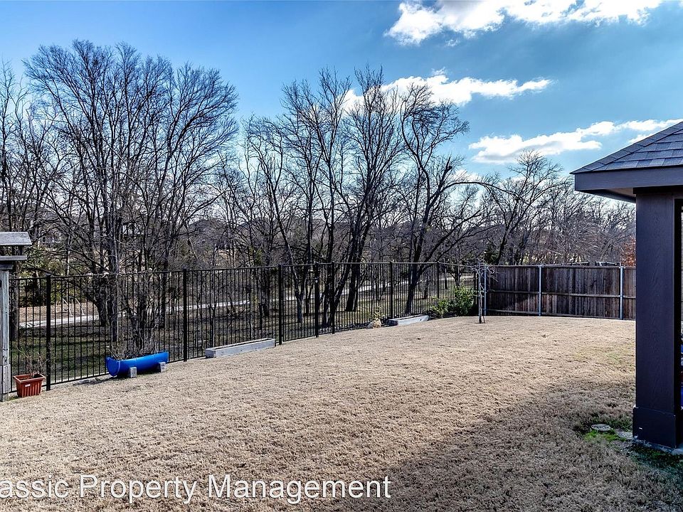 2nd image of 308 Hawthorn Dr