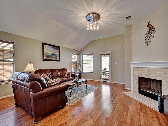 2nd image of 1910 Melissa Oaks Ln