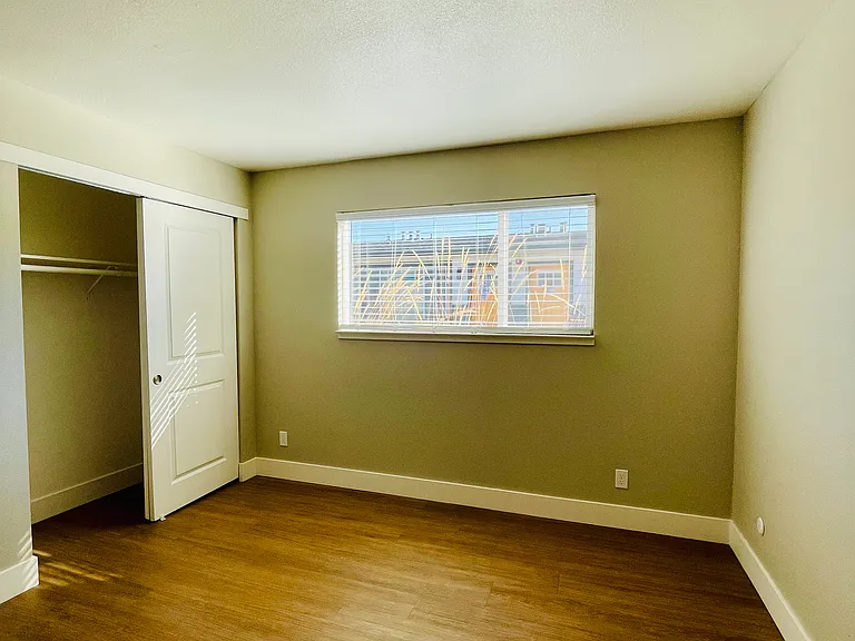 1x1 540 SqFt -Bedroom