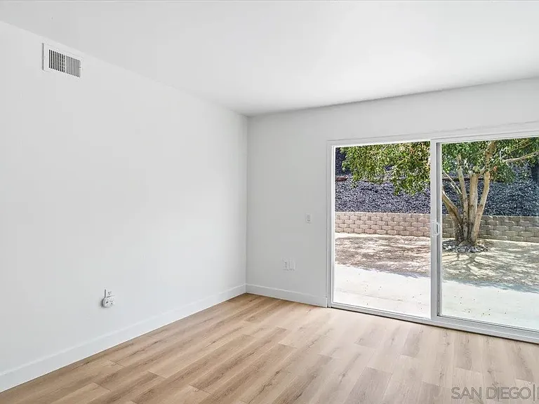 1507 Lower Lake Ct — Photo 9