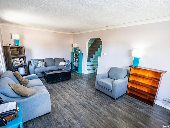 3rd image of 1021 Caribou STREET W