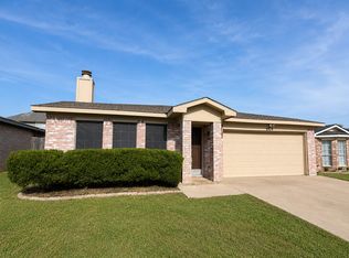 8104 Iris Cir, Fort Worth, TX 76137