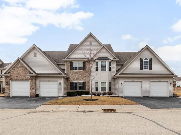 1797 Woodland WAY, Slinger, WI 53086