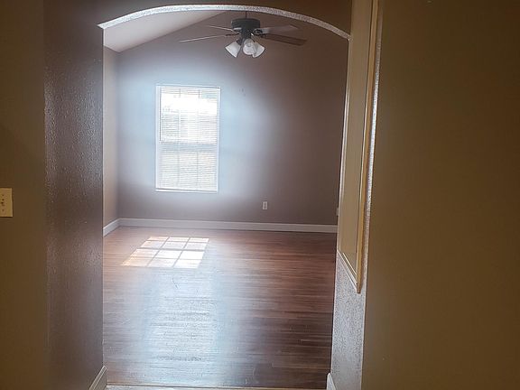 4th image of 1300 W B St