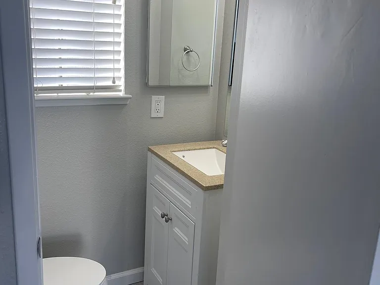 817 Tracey St — Photo 17