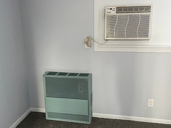 5th image of 611 E 10th St APT 7