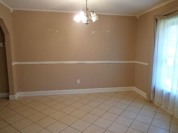 5th image of 112 W Emerald Dr
